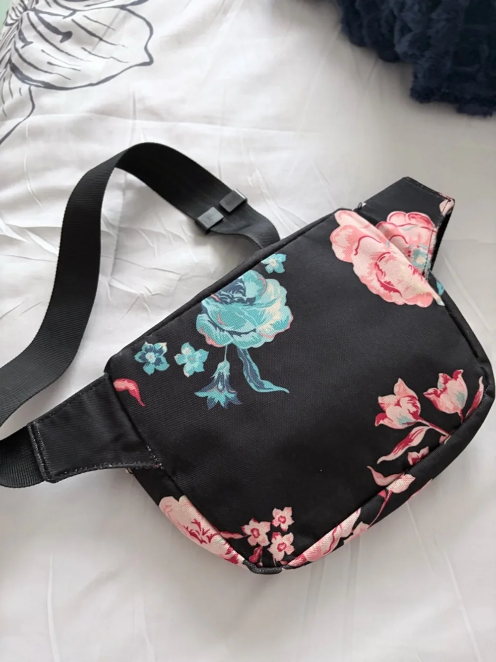 Herschel Supply Company Black Floral Crossbody Fanny Pack - Picture 2 of 3